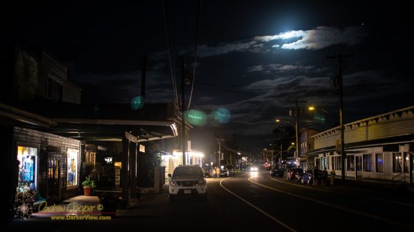 A bright Moon and Mars rise over the main street of Honokaʻa